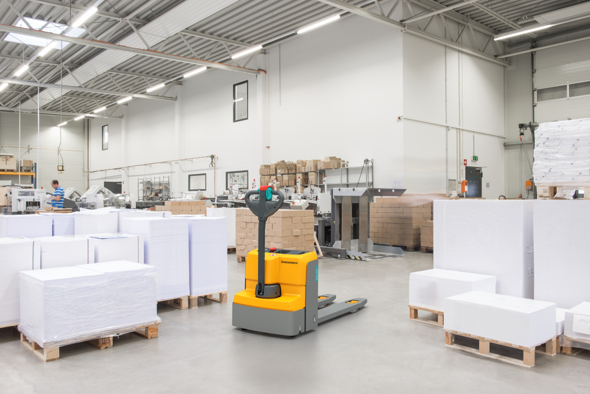 Electric pedestrian pallet truck EJE M13/ M15