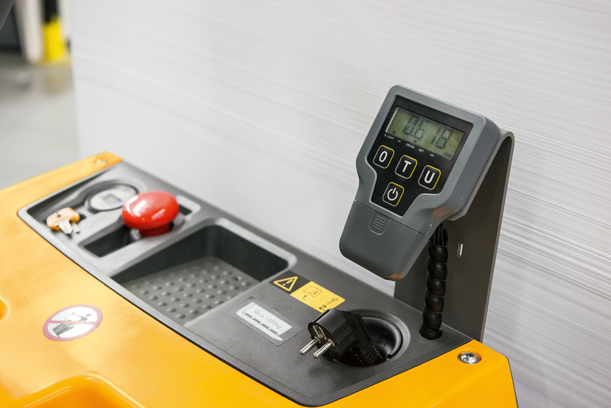 The pedestrian pallet truck EJE M15 Motors with 3-phase AC technology