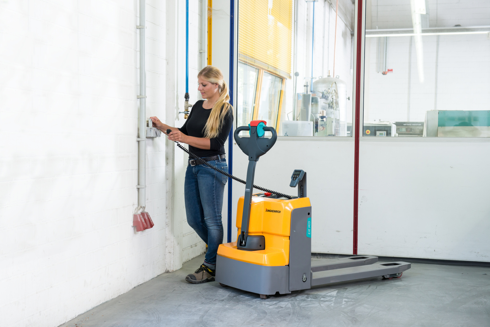 The pedestrian pallet truck EJE M15