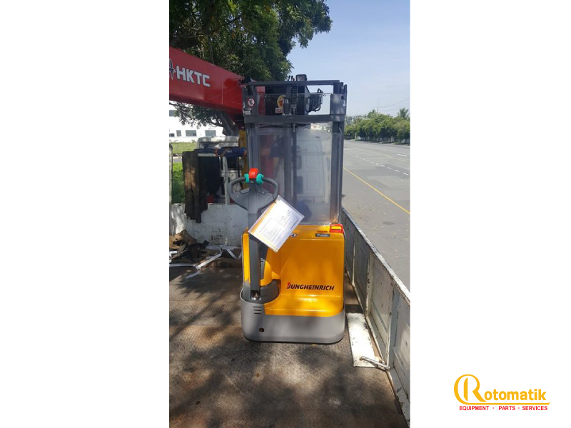 Dự án xe nâng Jungheinrich và Dock Leveler giao cho Q Industries