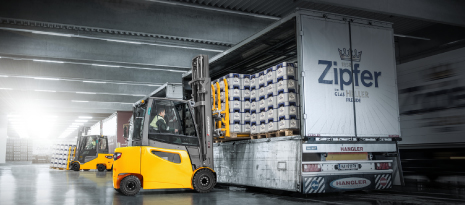 EFG Series 4 và 5. Dòng xe “động cơ diesel” trong số các xe nâng chạy bằng điện