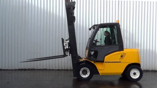 Giải pháp xe nâng chạy bằng dầu
